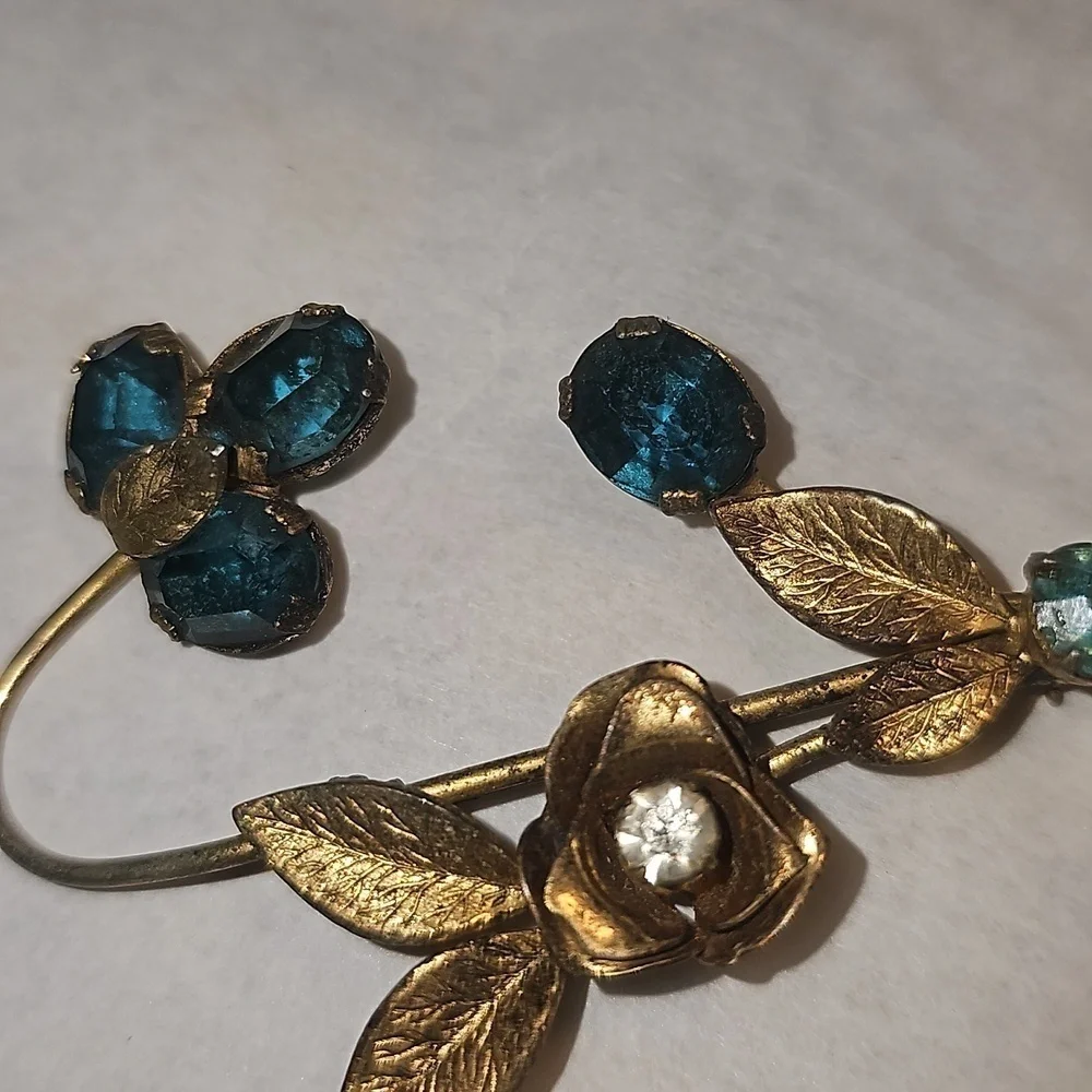 Vintage Coro Brooch with gem stones